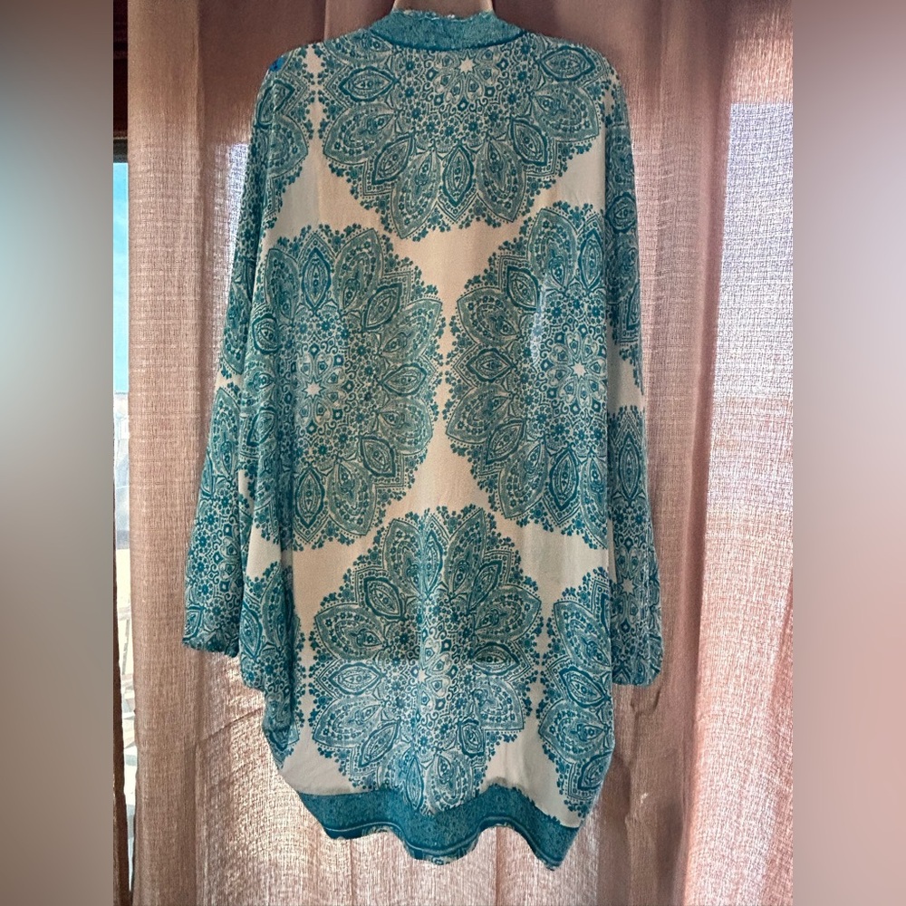 K71. Nine Britton Teal and Cream Mandala Kimono/Coverup
NWT